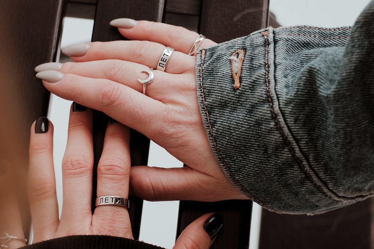 Best Engagement Rings For Different Finger Sizes & Hand Sizes