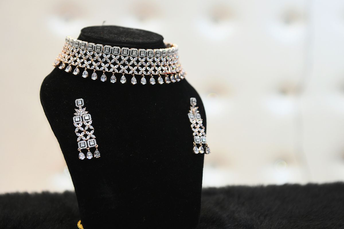 Beautiful diamond jewelry set for women.