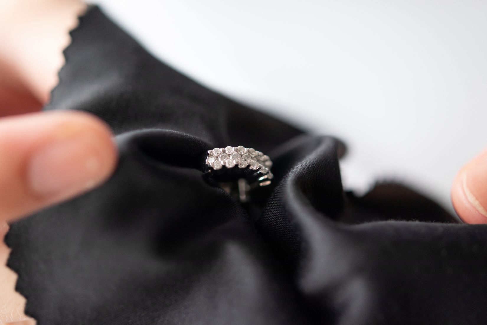 Cleaning white gold ring with soft black color cloth