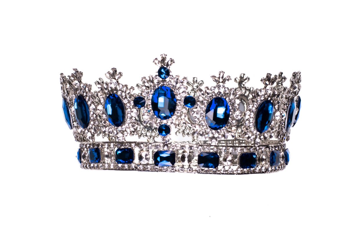 Crown of a queen a historical bondage to sapphire.