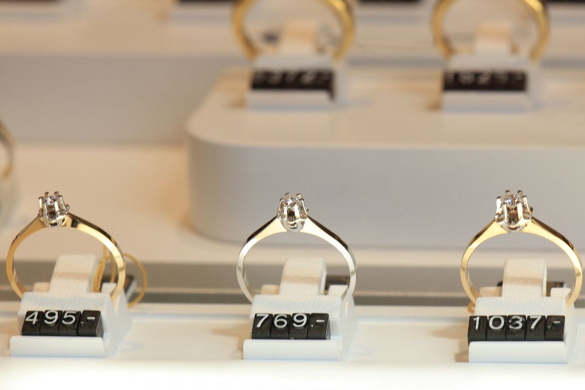 Engagement rings with price tags