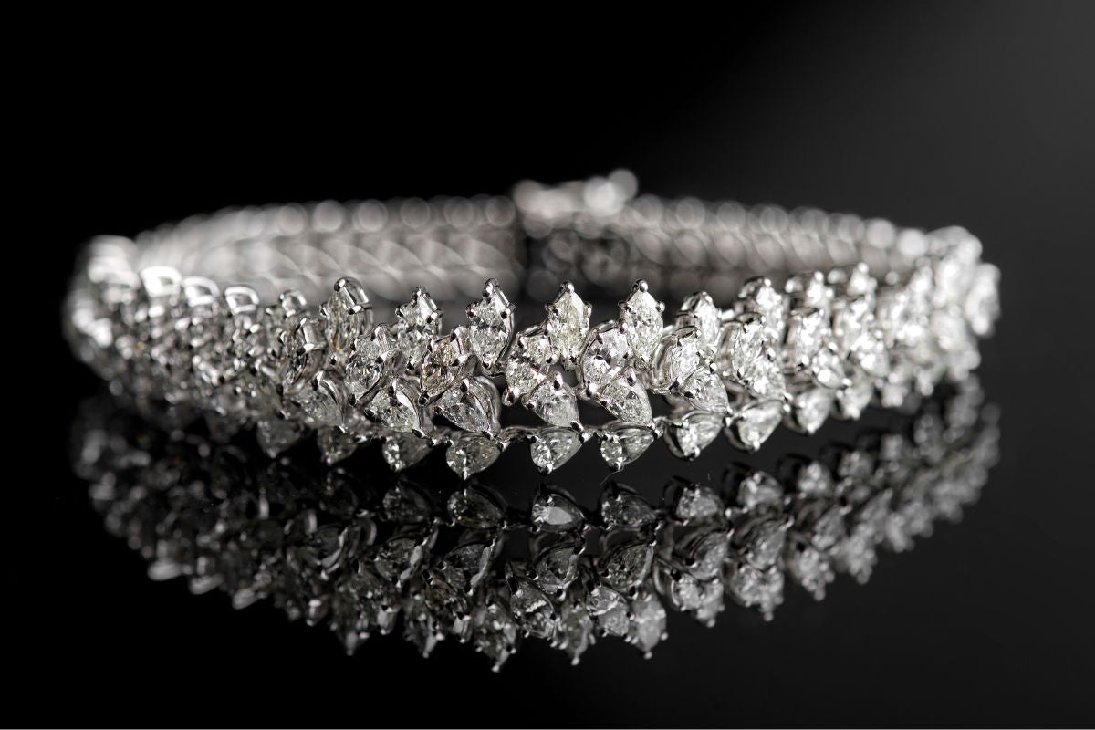 Diamonds arranged symmetrically within a bangle