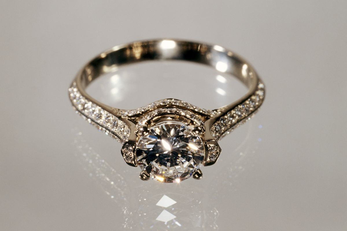 Halo Cathedral Settings diamond ring front view.