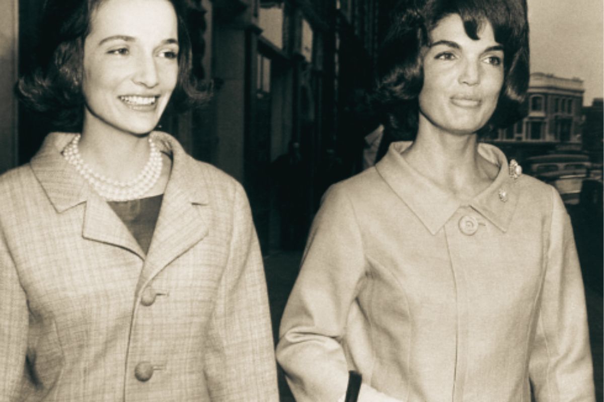 Jacqueline Kennedy Onassis with her sister Lee Radziwill.