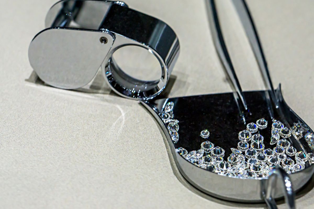 A magnifier tool kept beside to the diamonds to view its clarity.
