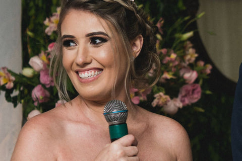 Maid of Honor saying funny things on the microphone