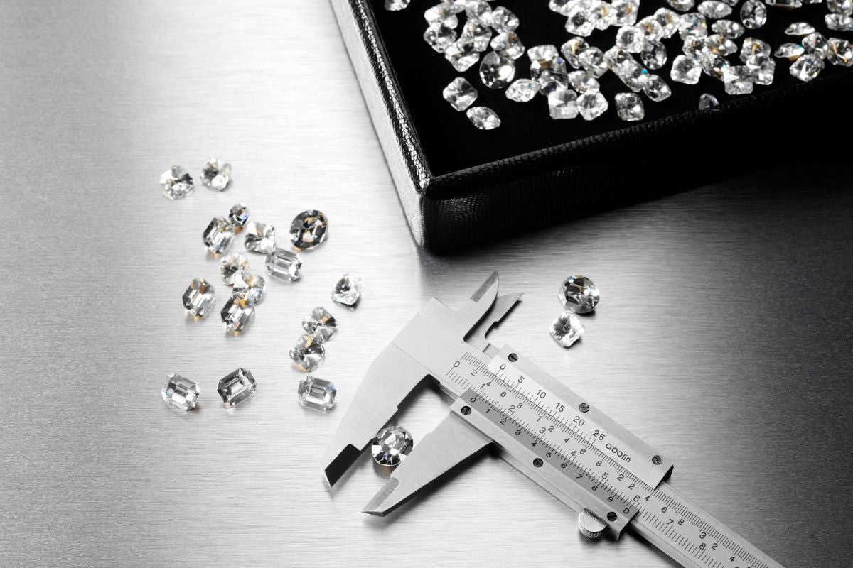 Measuring diamond size with an instrument.