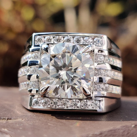 Breathtaking Gold and Diamond Finger Ring for Men