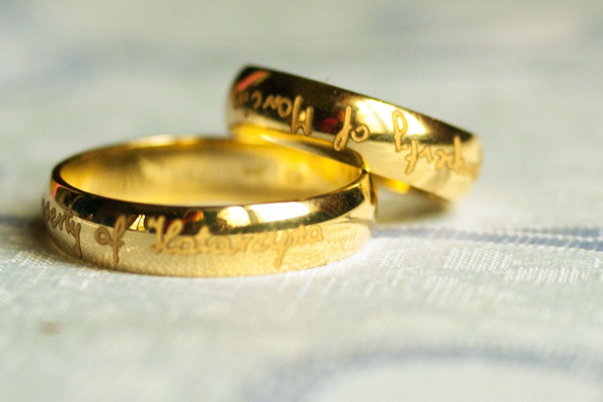 Personal message engraved on the wedding rings