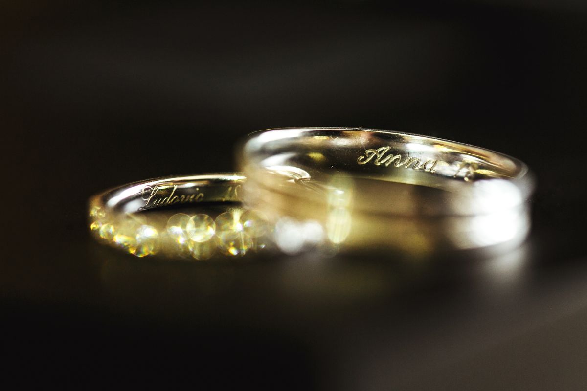 Wedding rings with engraving