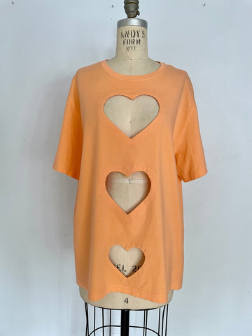 FITTED DOUBLE HEART CUT-OUT TEE – S. Aphrodite
