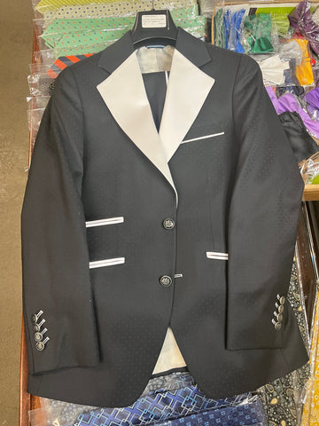 Mens custom suit with three slanted pockets