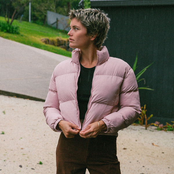 Model Charlotte Rose Beers wearing the Rusty Floreat Water Resistant Puffer Jacket in pink clay.