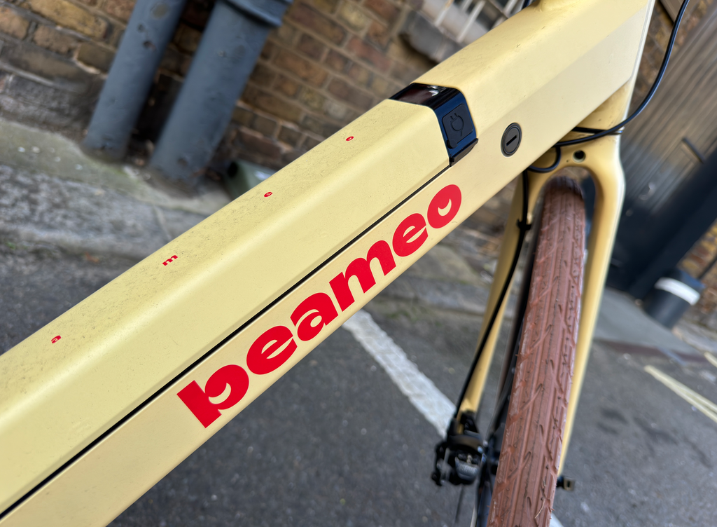 Beameo Classic battery locked in place