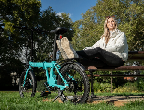 Girl sitting with Estarli e20.7 electric bike