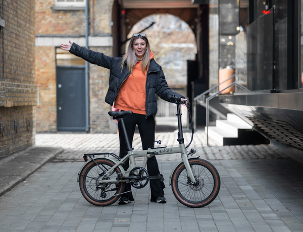 Girl standing with Estarli e20.8 Play electric bike