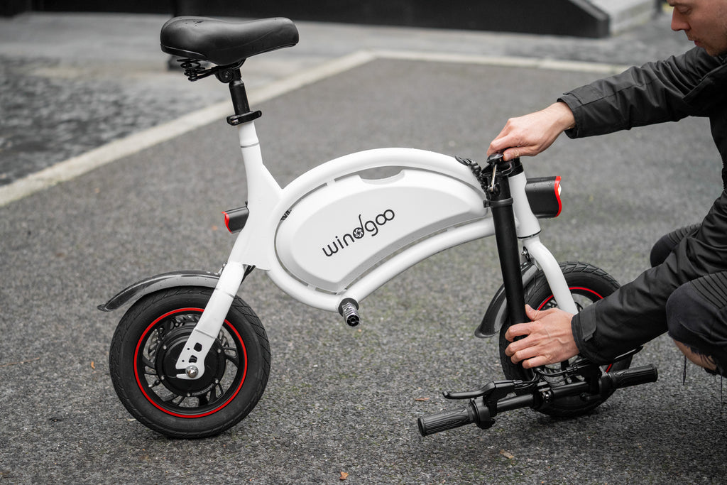 person folding Windgoo B3 electric bike