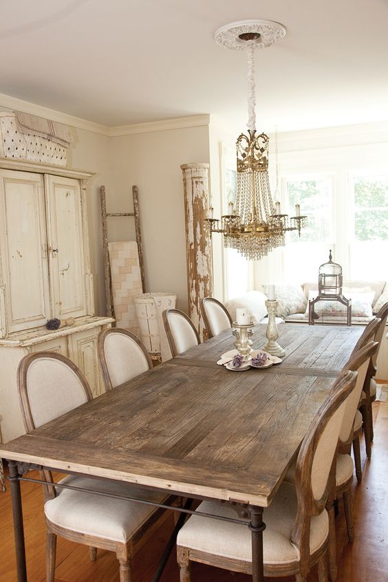 Vintage Cottage Chic Dining room with country french dining chairs.: 