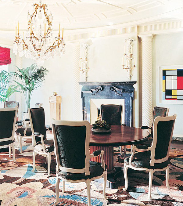 Glamorous parisian dining room with round pedestal table