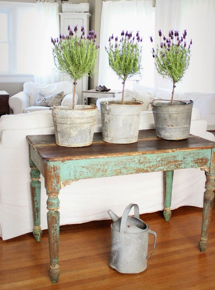 An accent table adds color.