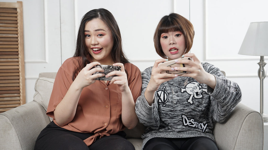 Chinoises jouant aux jeux vidéo