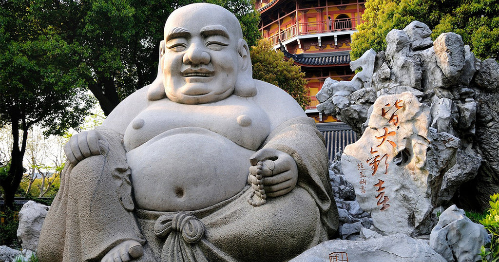 Grande-statue-pierre-Bouddha-rieur