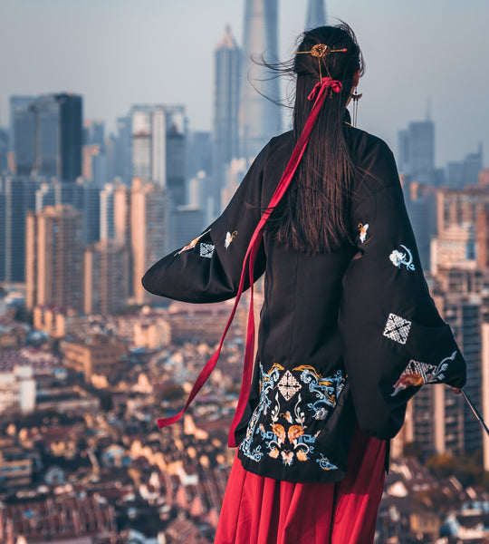 femme chinoise en tenue traditionnelle