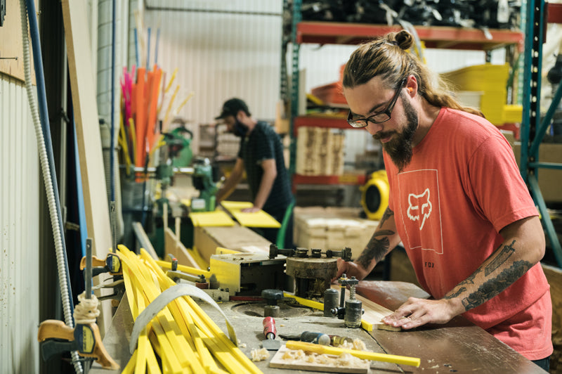 briuec attaching uhmw sidewalls to a wood ski core