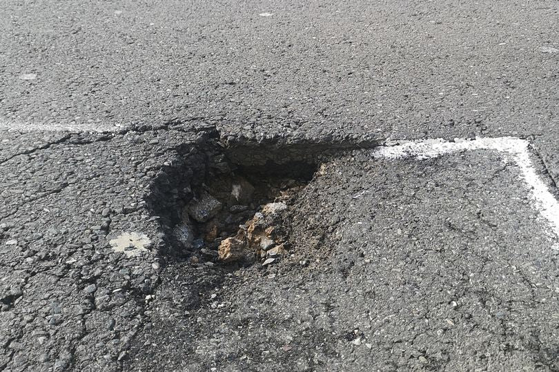 How do potholes form?