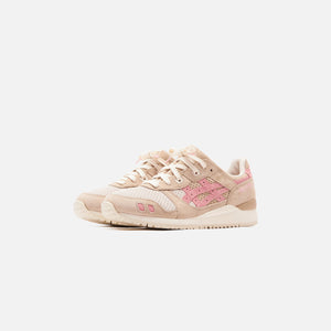 diferencia Volcán Centro de producción Asics Gel-Lyte III OG - Wood Crepe / Blossom Pink – Kith Europe