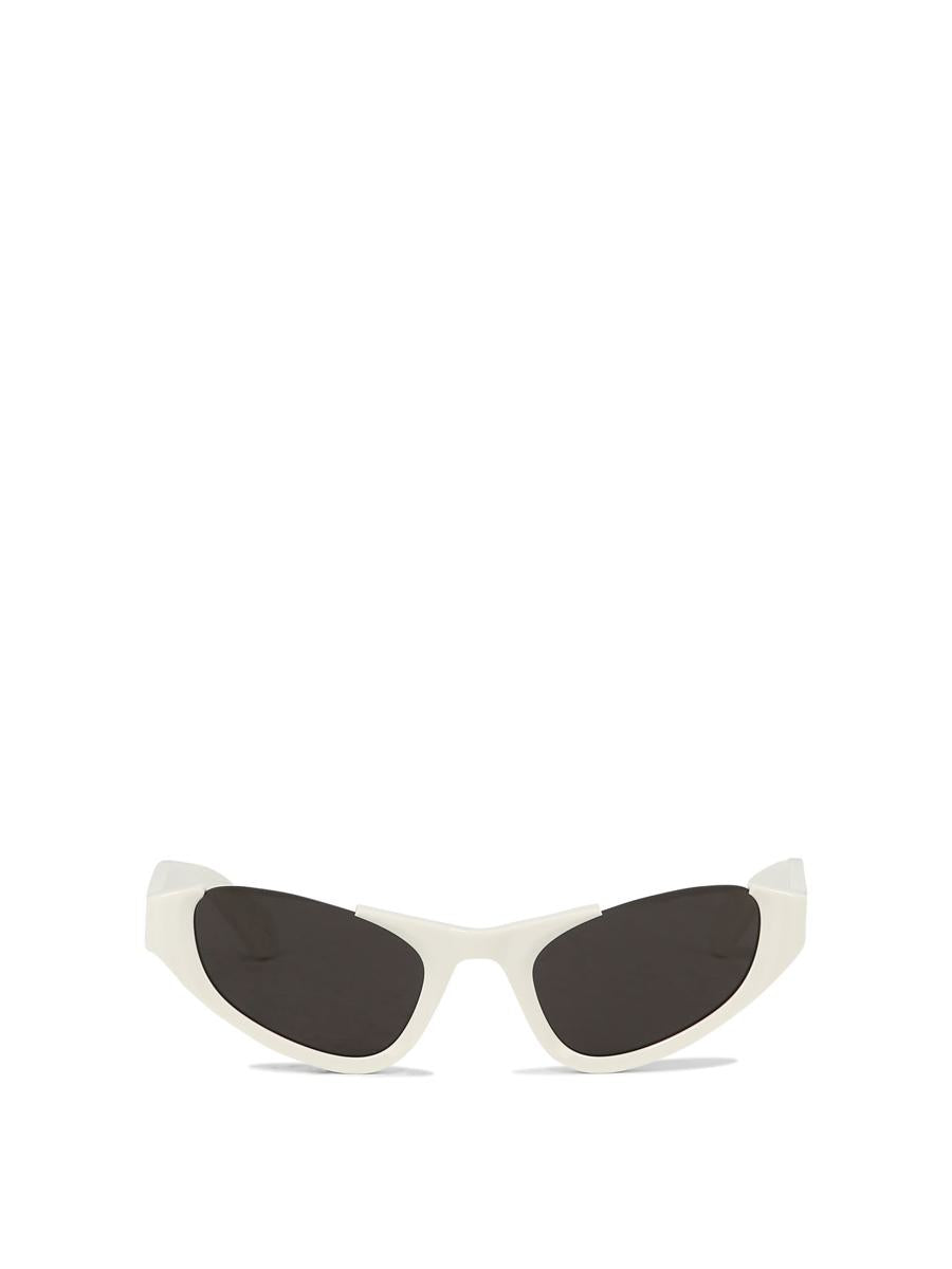 Shop Alaïa Sunglasses In White