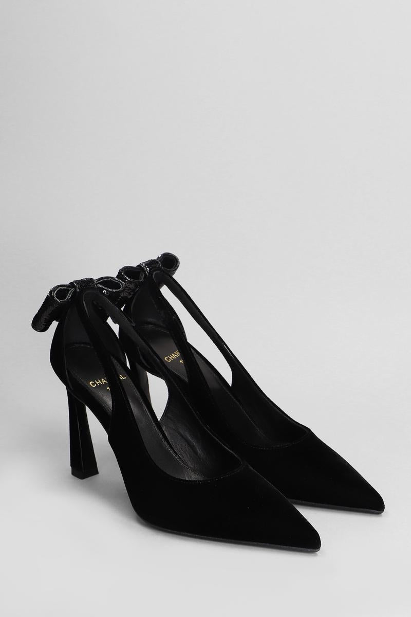 Shop Chantal Pumps In Black