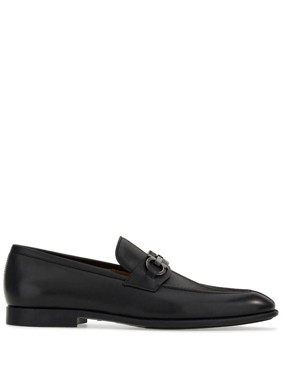 Shop Ferragamo Salvatore  Flat Shoes In Nero New Biscotto