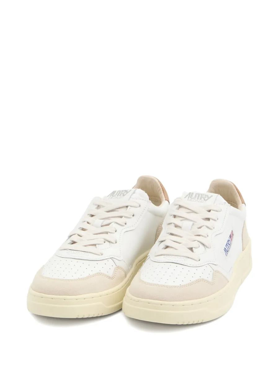 Autry Low-top Sneakers With Padded Collar And Textured Finish In White