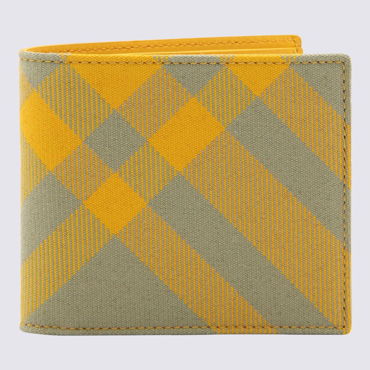 Shop Burberry Hunter Leather Check Bifold Wallet In Green