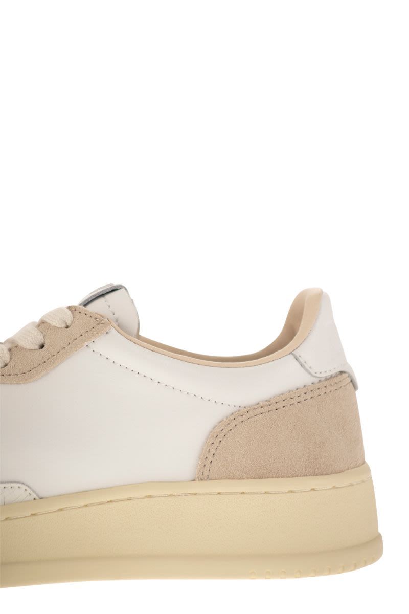 Shop Autry Medalist Low - Leather Trainers In White/sand