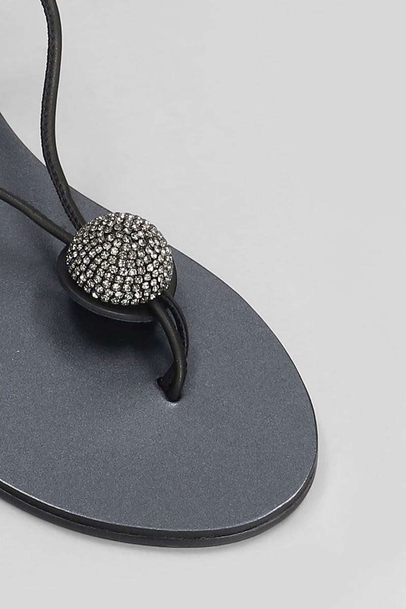 Nicolas Lainas Flats
