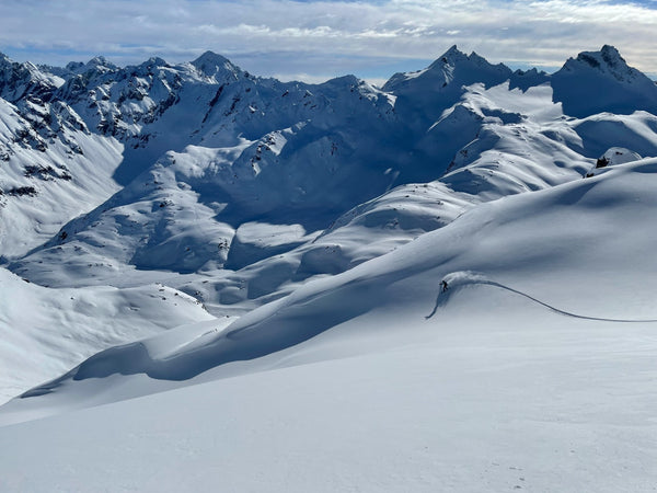 Snowboarder making a powder turn