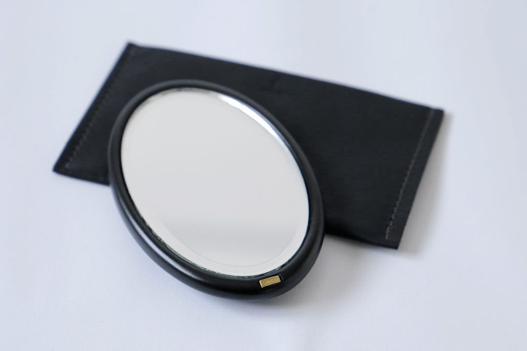 黒檀を使ってつくられた手鏡 – Envelope エンベロープオンラインショップ