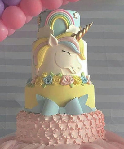 Realizzare-una-torta-scenografica-unicorno