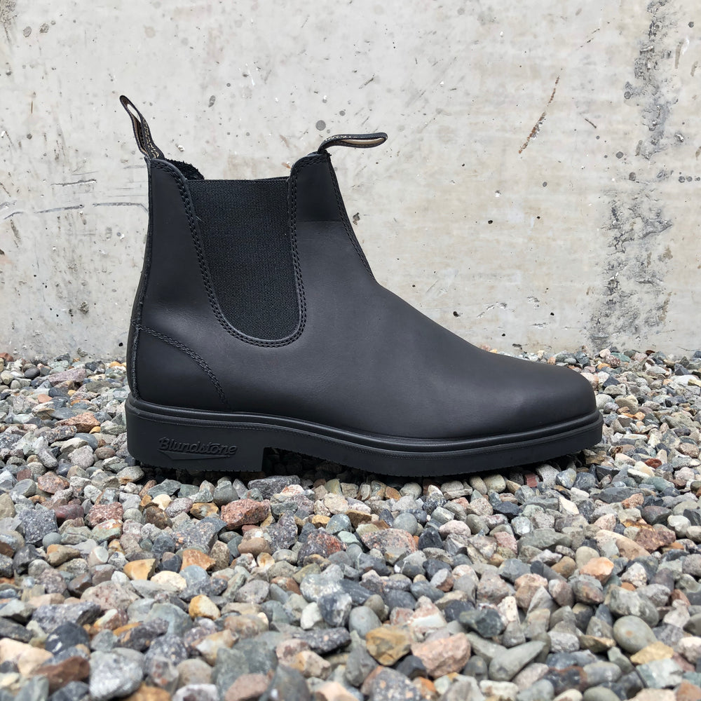 blundstone dress boots black