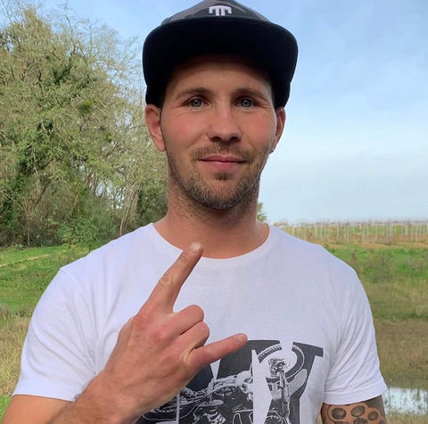 Julien Mannon, pilote freestyle de motocross professionnel, parle du CBD