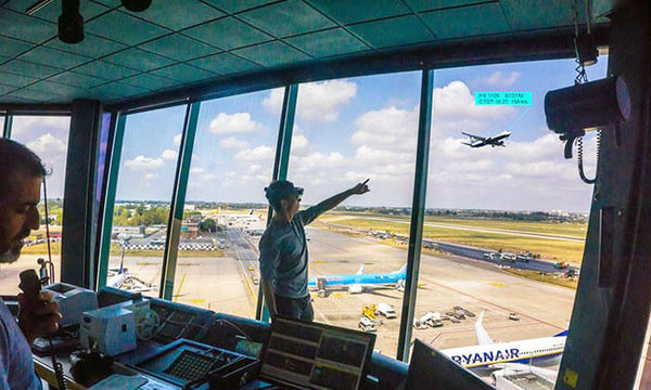 Air Traffic Control Tower with Augmented Reality 