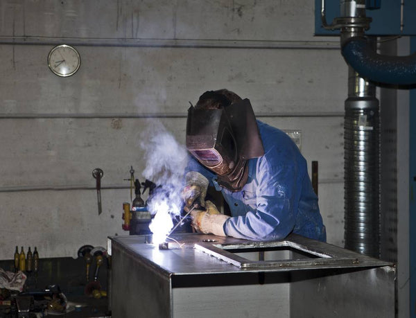 welding-operator-in-an-auto-repair-shop