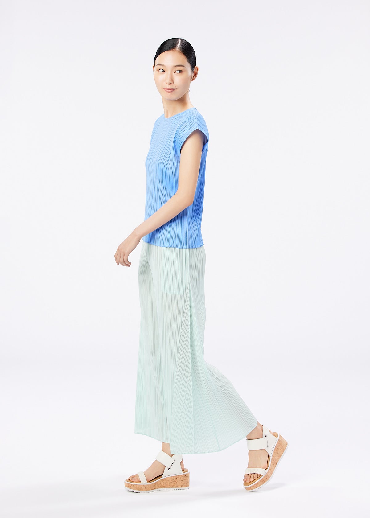 MONTHLY COLORS : MAY PANTS | The official ISSEY MIYAKE ONLINE