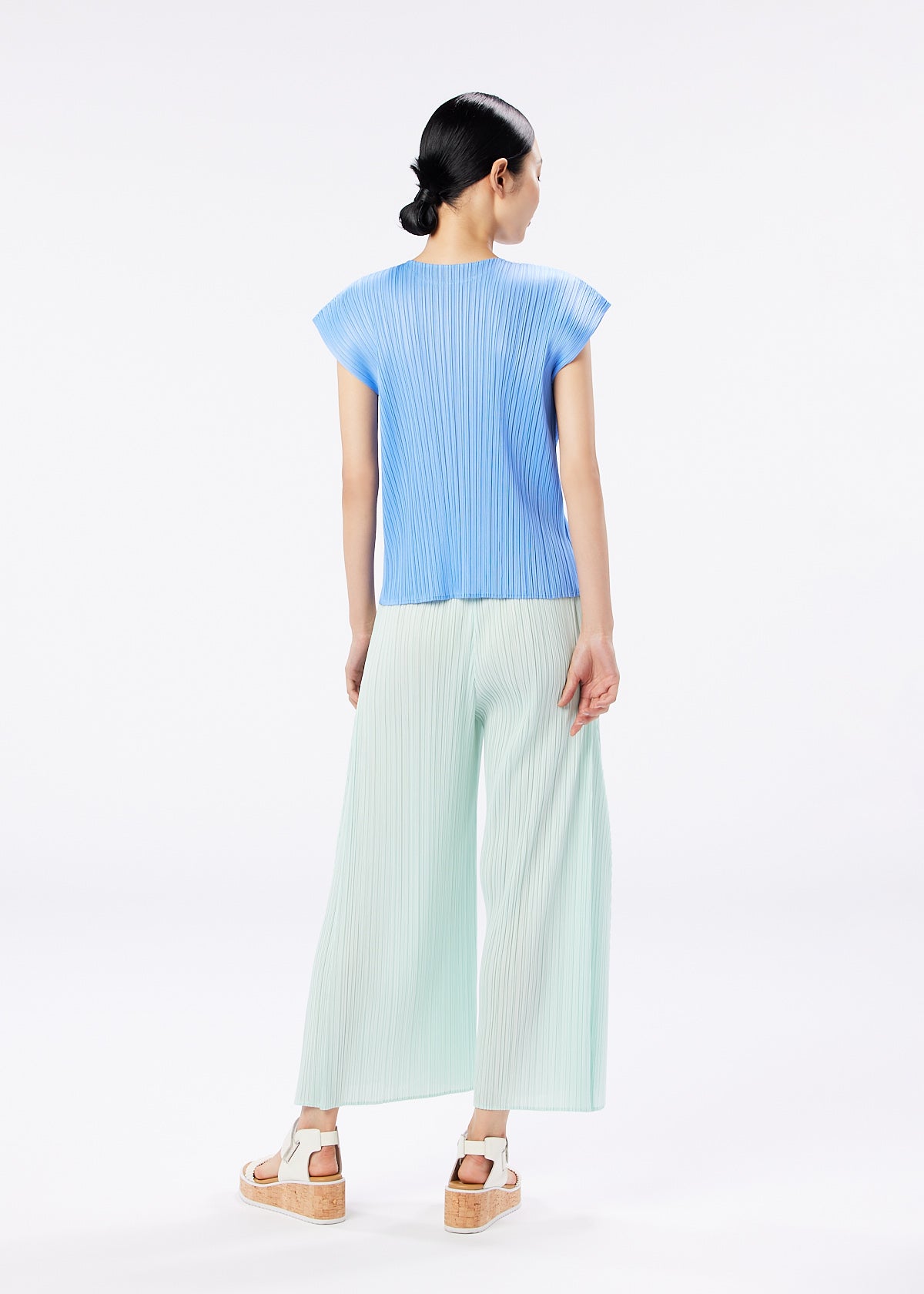 MONTHLY COLORS : MAY PANTS | The official ISSEY MIYAKE ONLINE