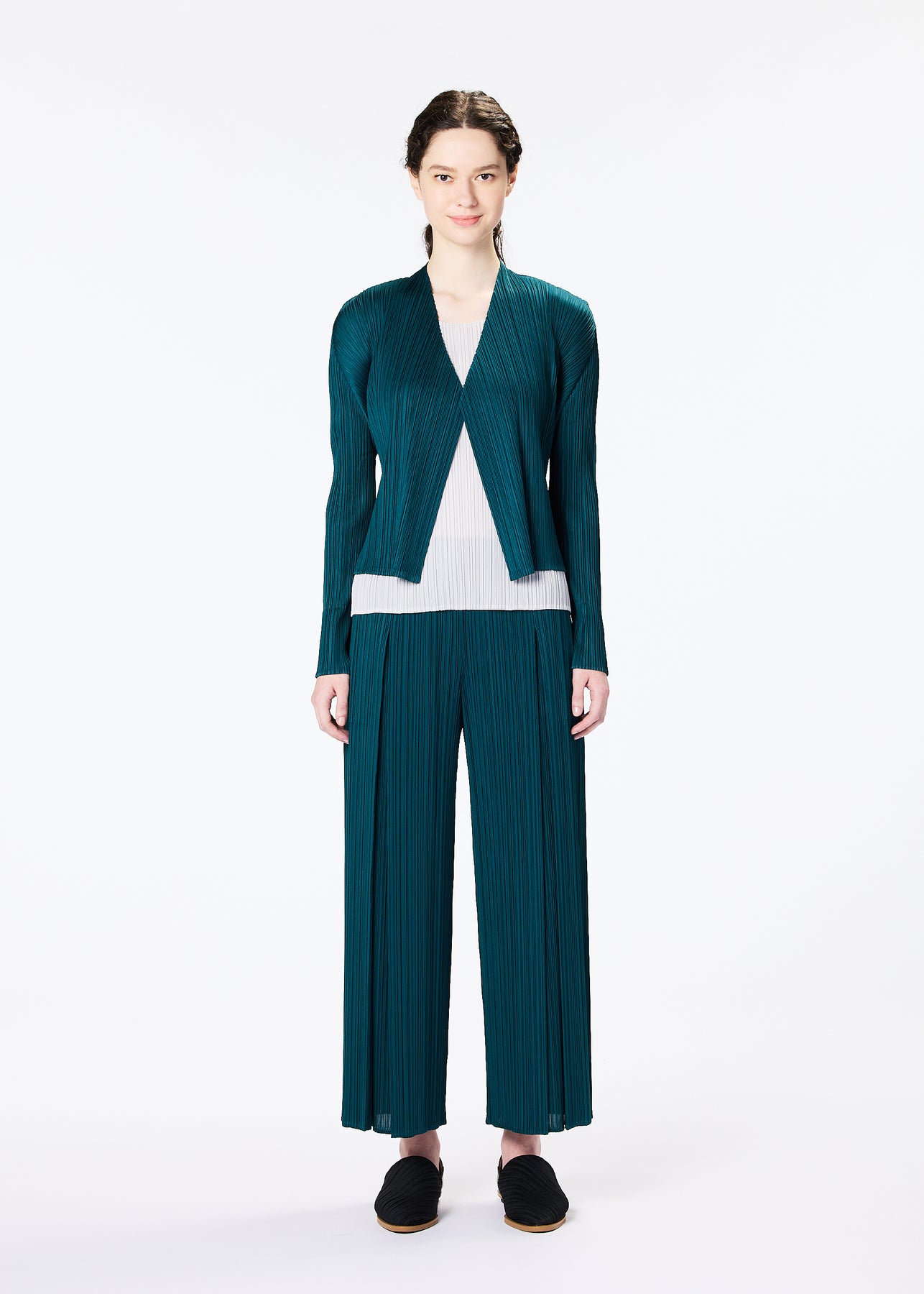 MONTHLY COLORS : APRIL PANTS | The official ISSEY MIYAKE ONLINE