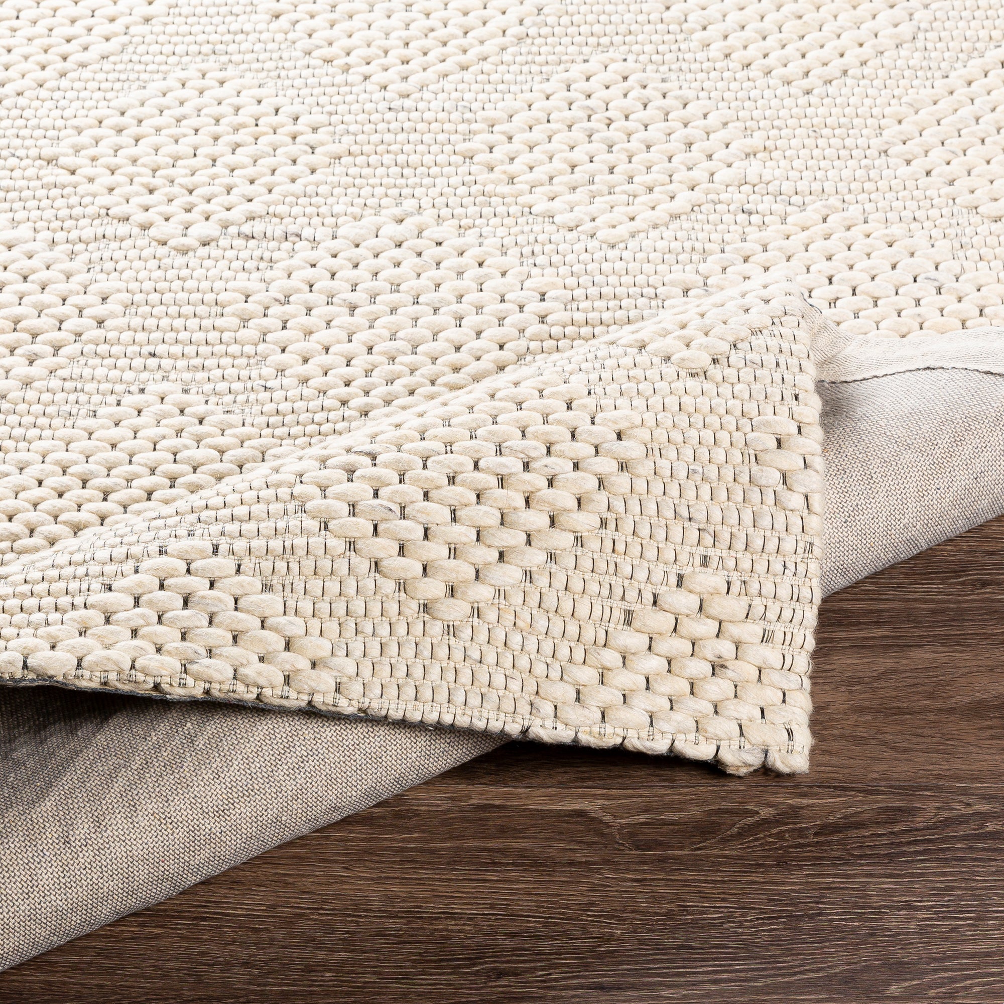 Fishtail Braided Rug: Cream – Maine Cottage