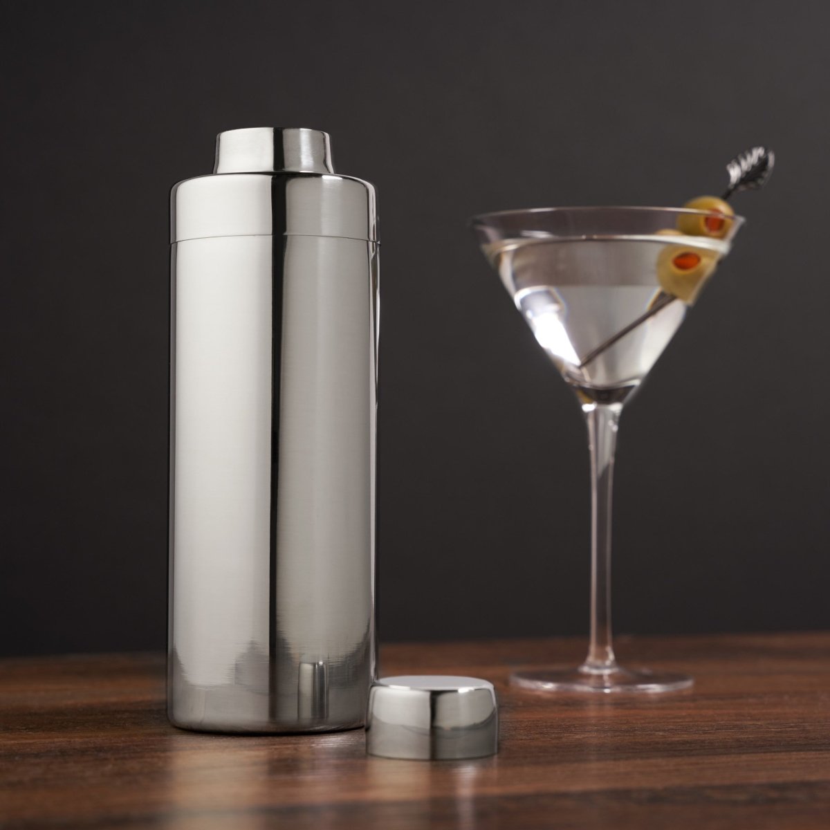 https://cdn.shopify.com/s/files/1/0275/1876/3088/products/element-24oz-stainless-cocktail-shaker-697939_1445x.jpg?v=1667946791