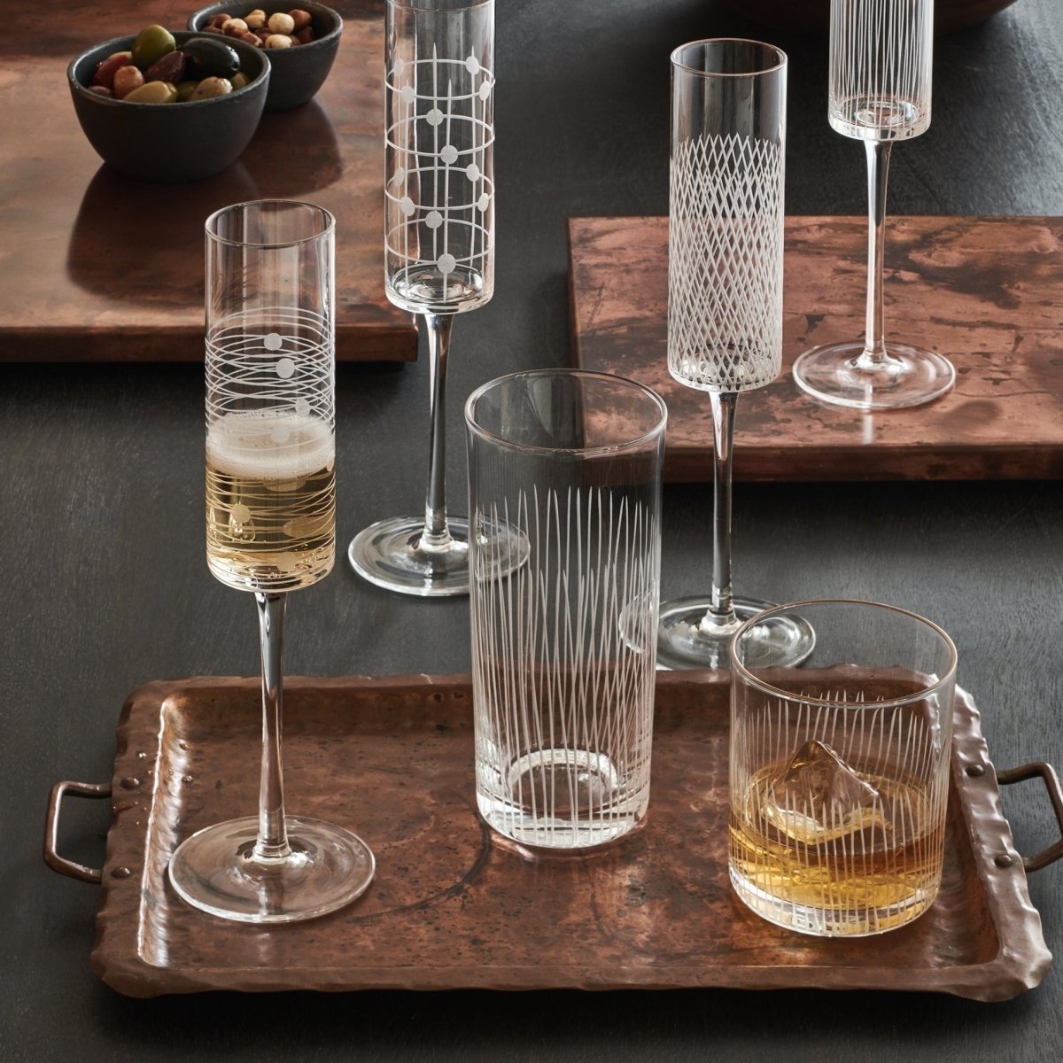 https://cdn.shopify.com/s/files/1/0275/1876/3088/products/endra-drinking-glass-559572_1445x.jpg?v=1666387049